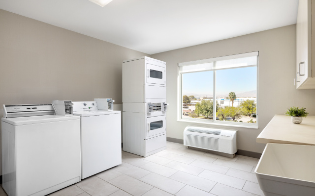 Holiday Inn Express Las Vegas - Stadium Area by IHG