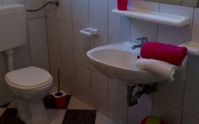 B - apt With Patio & sea View, Close to the Beach