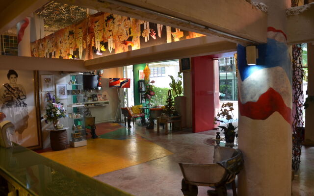 Silom Art Hostel