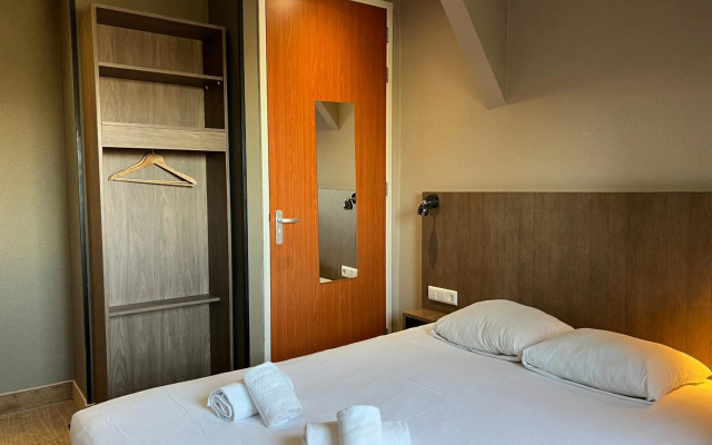 Hotel Blossoms