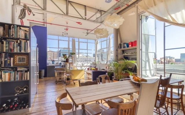 Wolroy House 405 by CTHA