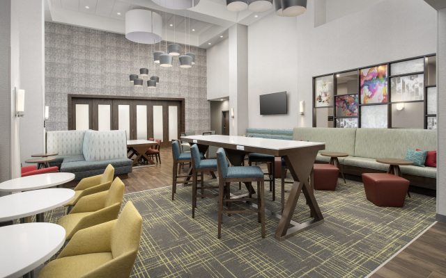 Hampton Inn & Suites Lexington Columbia