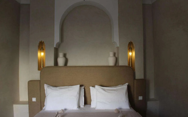 Riad Emberiza Sahari