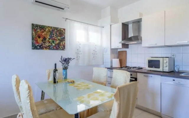 Marinka - With Backyard - A1