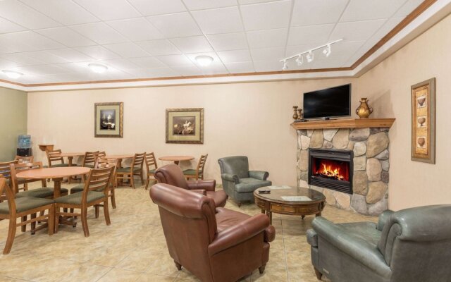Ramada Clairmont/Grande Prairie