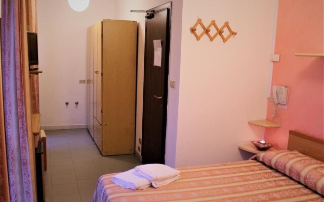 Hotel Midi
