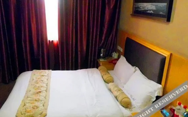 Wolong Holiday Hotel ( Xiangyang Gulongzhong Visitor Center)