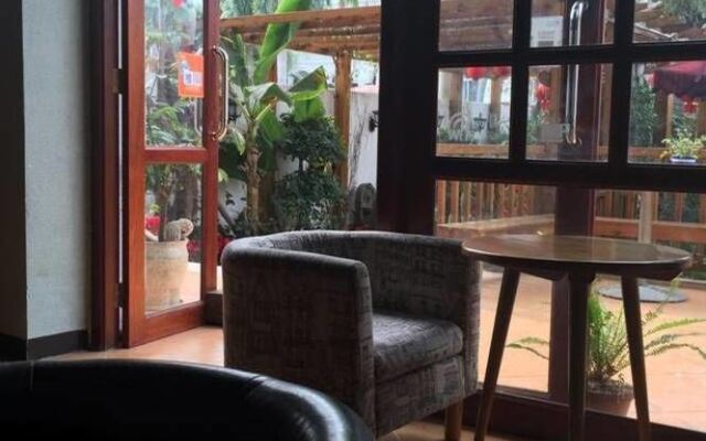 Sanya Onlyblue Art inn
