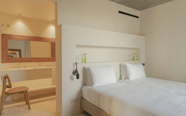 CL M Villa Retreat by Cadenzalux