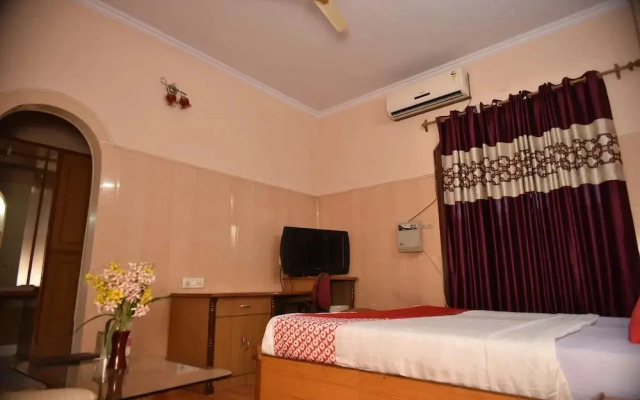 Mid City Hotel by OYO Rooms