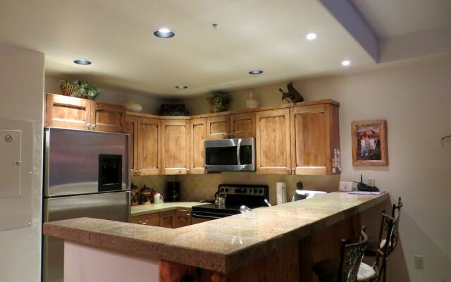 Black Bear Lodge by CB Lodging