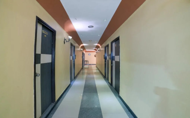 OYO 27803 Hotel Raj Mahal