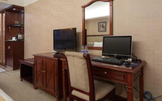 Yuanfeng Hotel (Shenzhen East Railway Station Buji Subway Station)