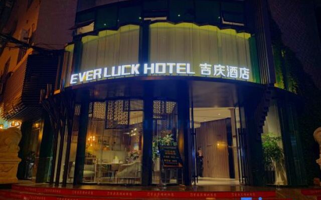 Jiqing Hotel (Kunming Green Lake)