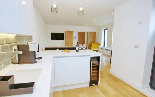 Brunswick & Thorn Apartments