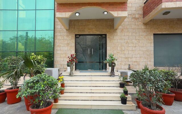 OYO 10057 Hotel Laksh Residency