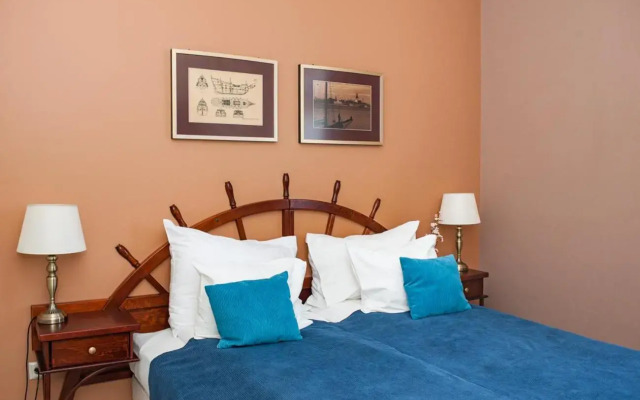 Port Hotel