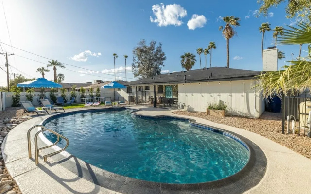 Tempe Wesleyan 4 Bedroom Home by RedAwning