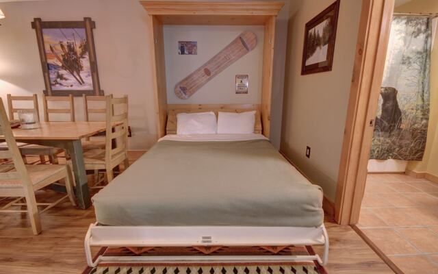 Expedition Station 8590 by SummitCove Vacation Lodging