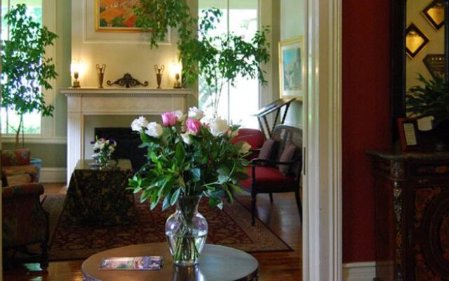 Rothschild-Pound House Inn