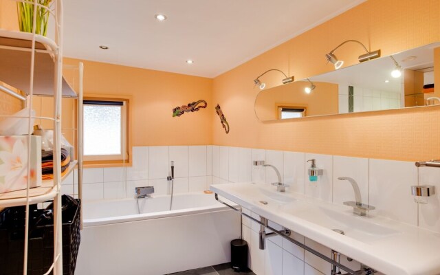 Cosy Bungalow in Meerlo with Garden