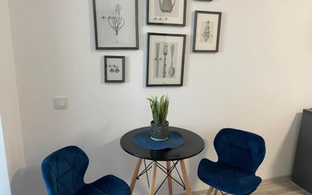Lazar Towers Studios & Apartments near Palas