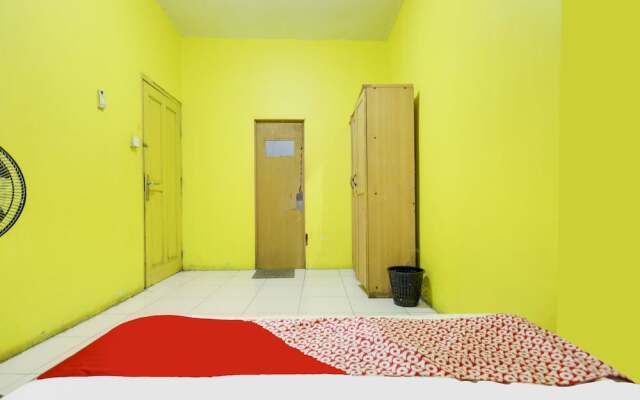 SPOT ON 91879 Emes Jaya HomestayNearSamsung Electronic Indonesia PT