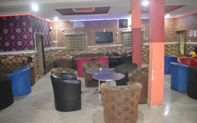 Evaville Hotel N Lounge