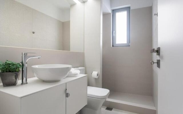 Stylish & perfectly located apartment, (Ermou st)