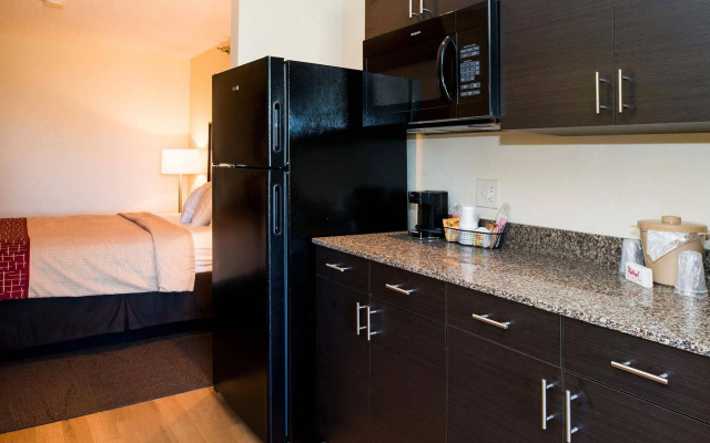 Red Roof Inn & Suites Omaha - Council Bluffs