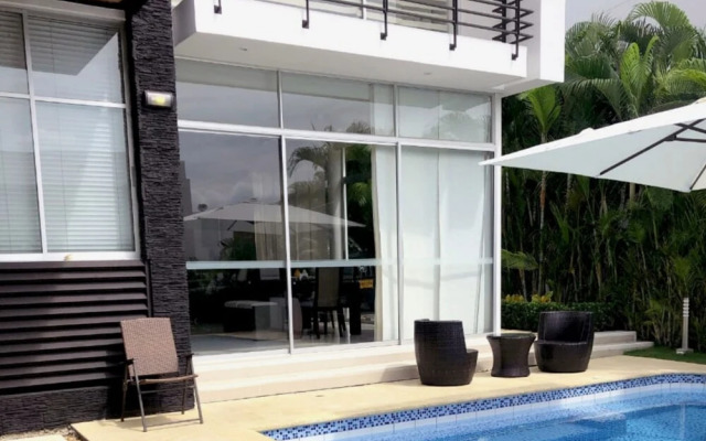 Casa Quinta con Piscina en el Peñón