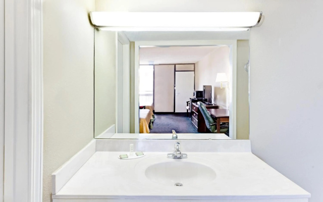 Super 8 by Wyndham Carrollton GA
