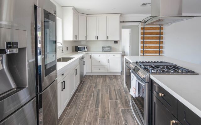 Spacious 4BR Near Old Town by WanderJaunt