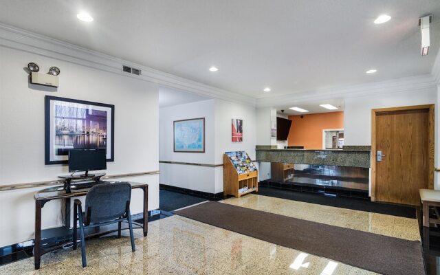 Motel 6 Libertyville, IL