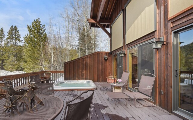 Wulf's Lodge at Olympic Valley Unwind in Hot Tub!