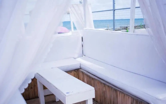 Blue Island Hotel And Suites