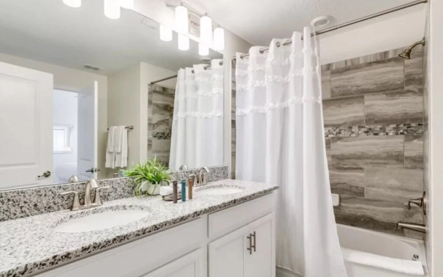 Upscale Champions Gate Townhome - 4 Bed