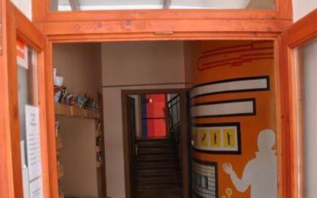 Hullam Hostel