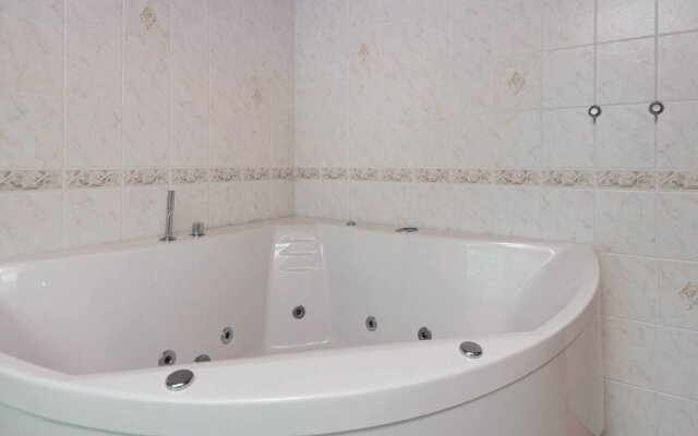 Graceful Holiday Home in Glesborg With Whirlpool