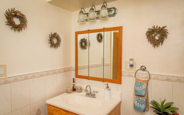 Cozy, Classy Duplex near NYC