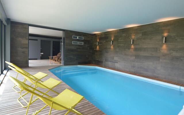 Gorgeous Holiday Home in Waimes With In-house Theatre & Pool