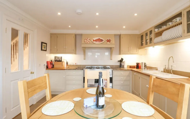 9 Church Farm Rise
