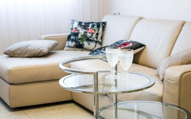 FaRoyal Luxury Suite