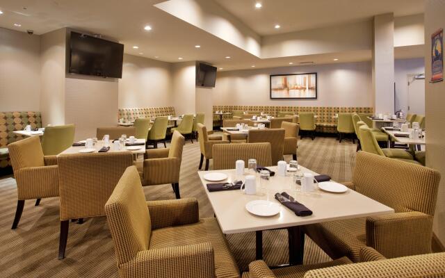 Holiday Inn Vancouver Centre by IHG