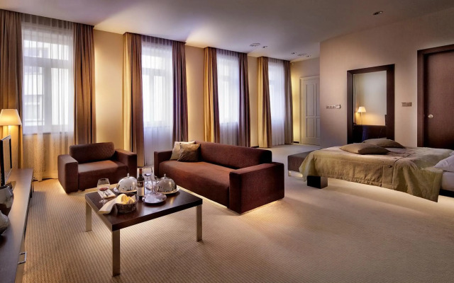 Roset Hotel & Residence