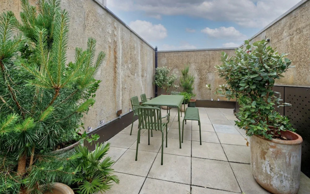 Sensational Two-bedroom Apartment in East London