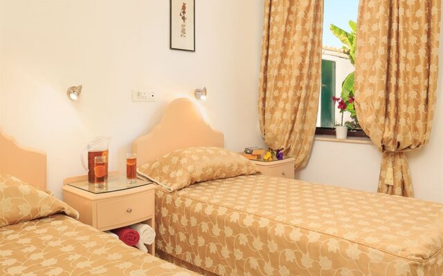 Villa Quietude, beach front villa with a pool
