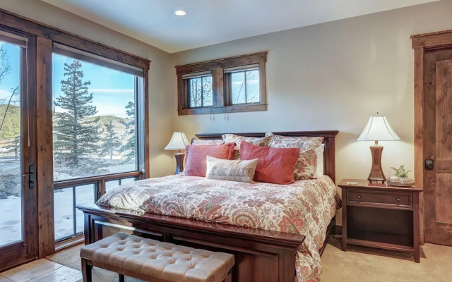 Lone Star Lodge 3 Bedroom Townhouse by RedAwning