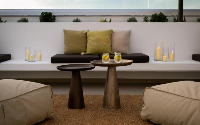 Lora Pearl Luxury Villa By Louis Hotels