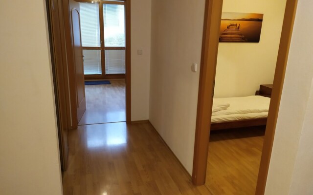 Kate&Jenny-Two-level apartment Old Town